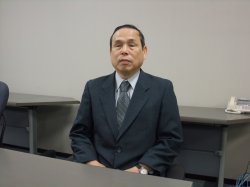 藤芳衛名誉教授の写真