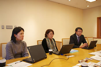 日本障害者リハビリテーション協会の野村美佐子さん、長田江里さん、吉広賢史さんの写真