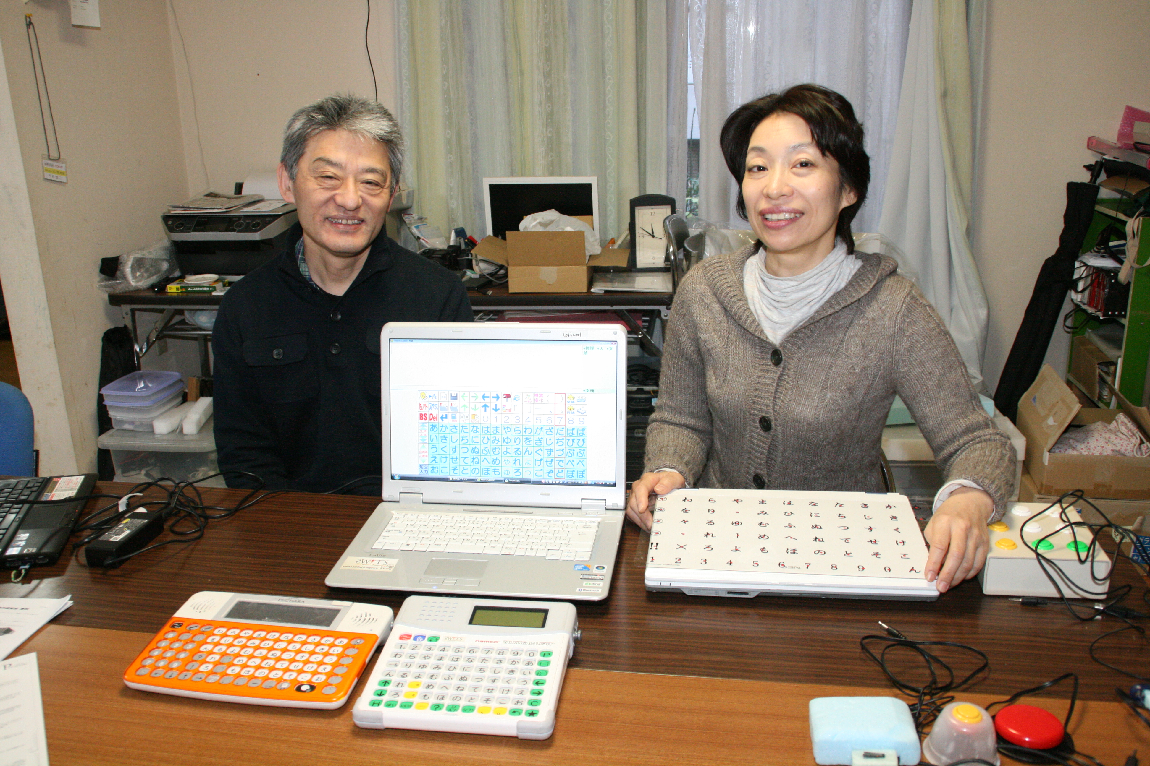 ICT救助隊理事長の今井啓二さんと事務長の仁科恵美子さんの写真