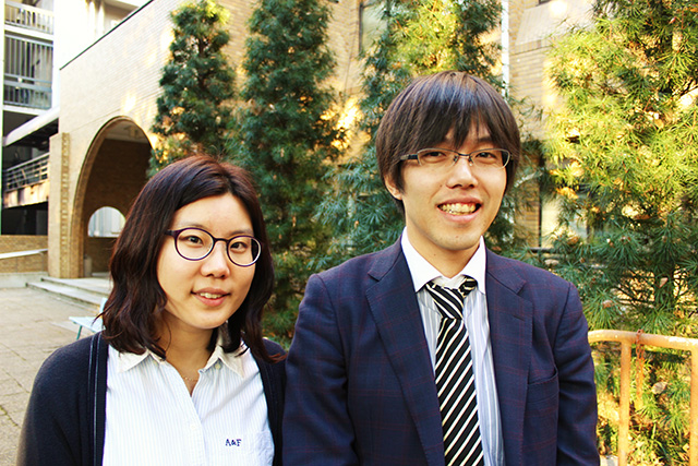 東京大学大学院情報学環　坂村・越塚研究室　特任講師の別所正博さん（右）と博士課程の留学生金智恩さん（左）