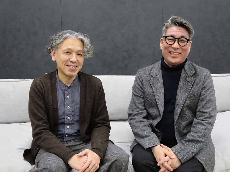 富士通デザインセンターの浅川玄さん（左）と杉妻謙さん（右）